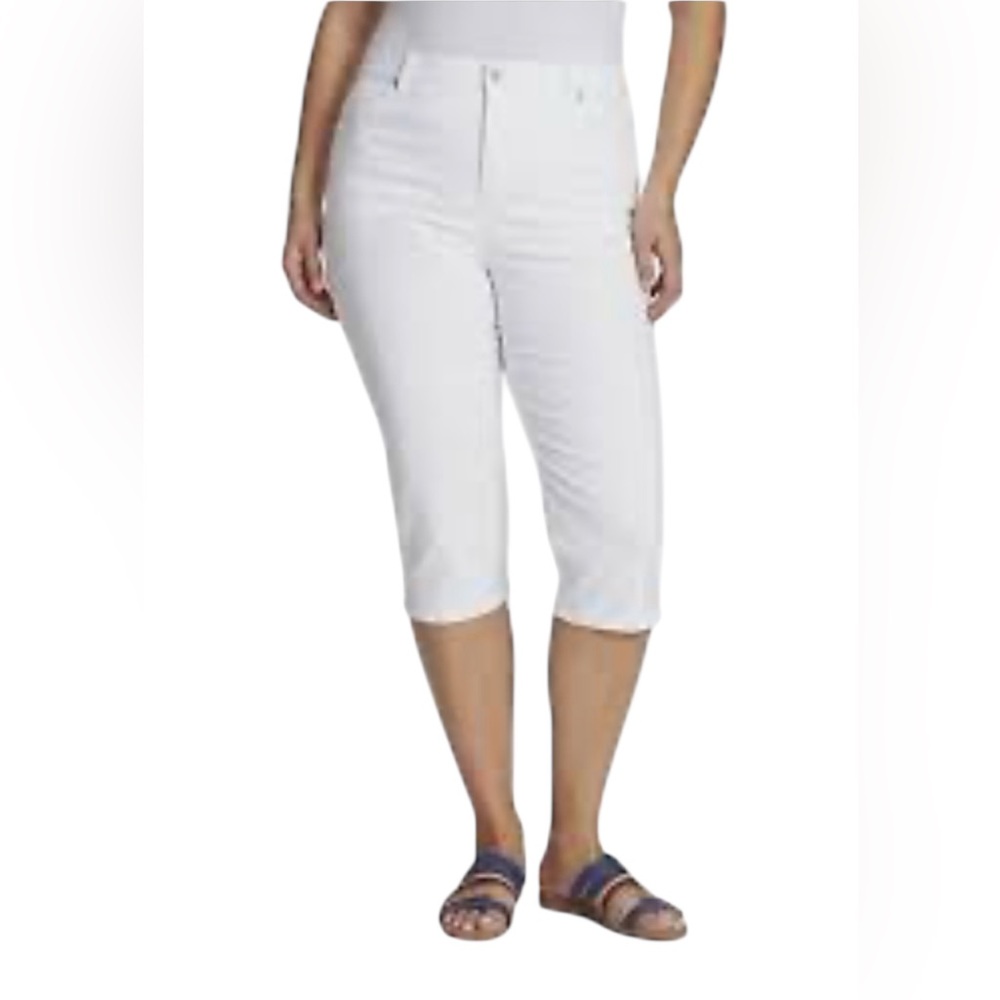 Tribal Jeans•Stretch White Capri Jeans